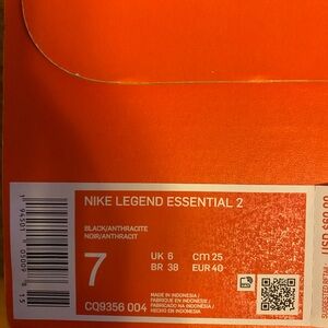 Nike Essential NWBox